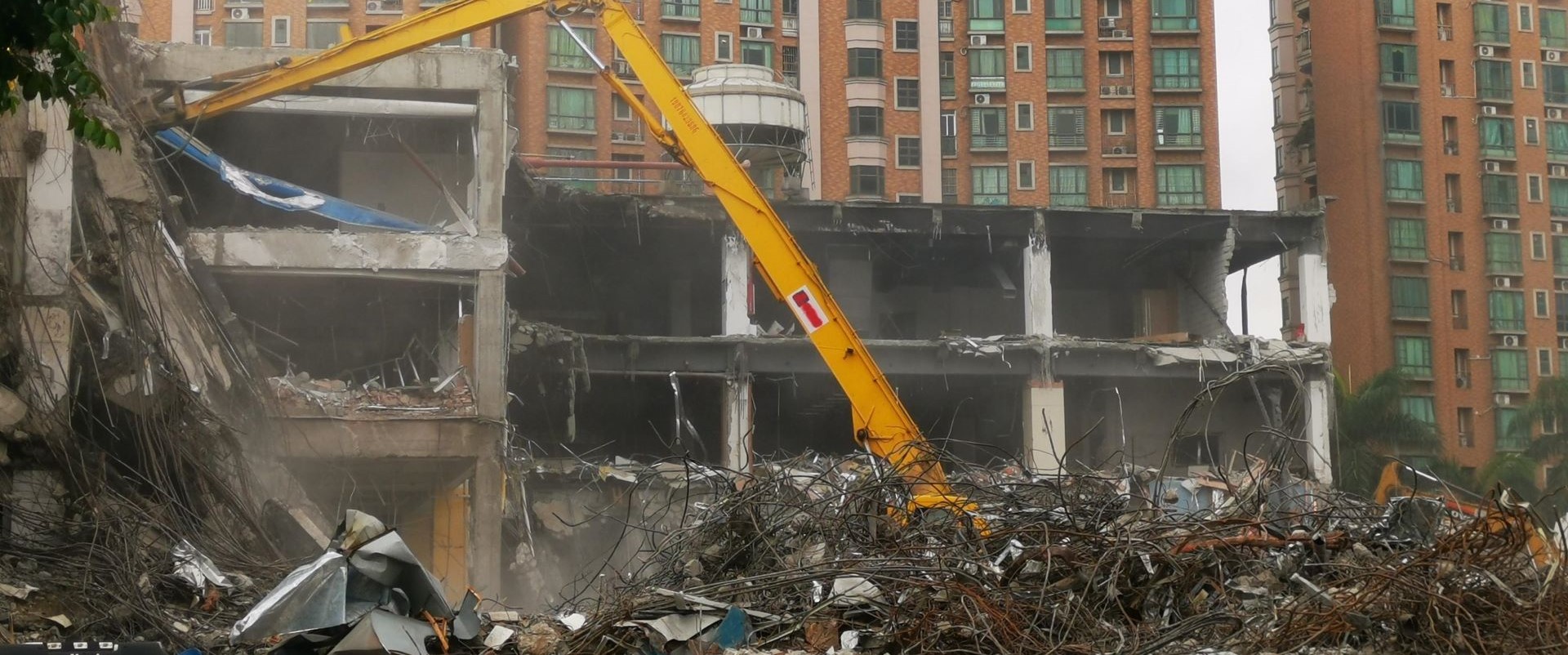 成都厂房拆除、工地废钢筋与废旧电缆回收现场